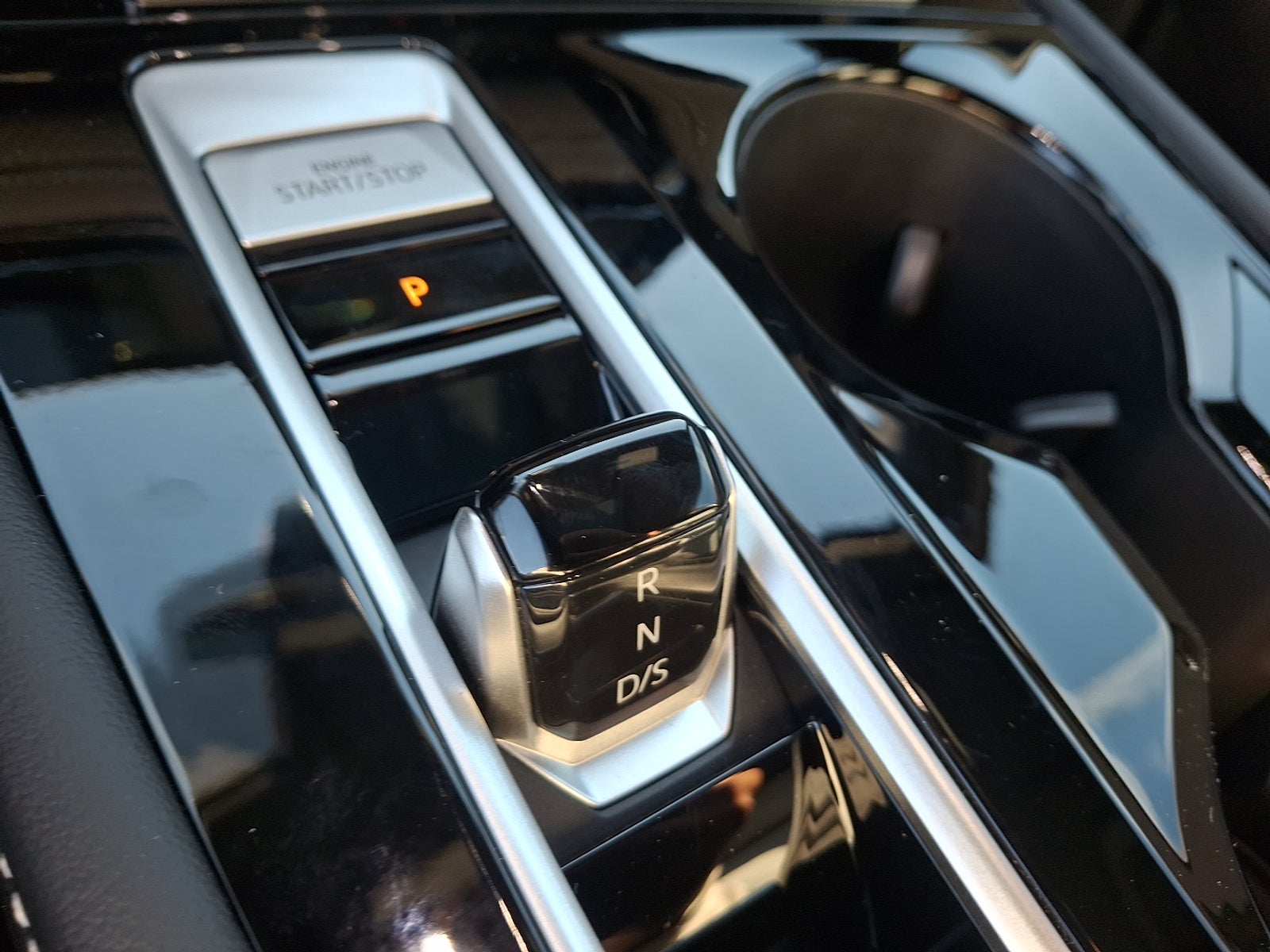 2026 Volkswagen Atlas Cross Sport 2.0T SEL