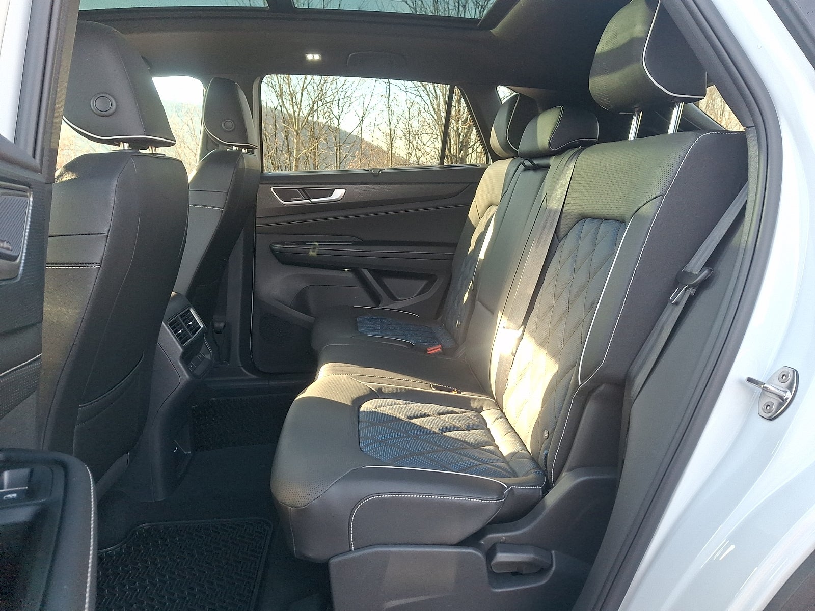 2026 Volkswagen Atlas Cross Sport SEL Premium R-Line