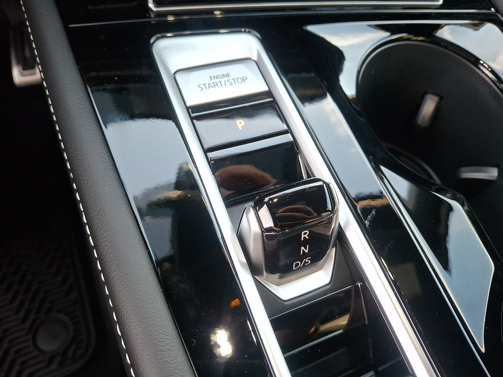 2026 Volkswagen Atlas Cross Sport SEL Premium R-Line