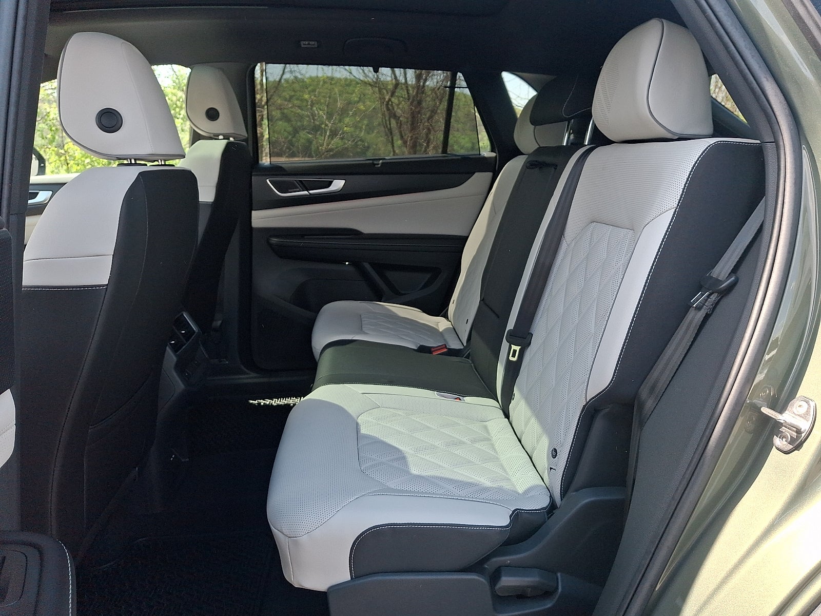 2026 Volkswagen Atlas Cross Sport SEL Premium R-Line