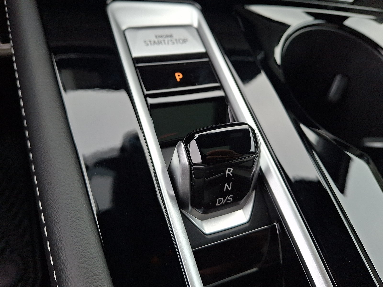 2026 Volkswagen Atlas Cross Sport SEL Premium R-Line