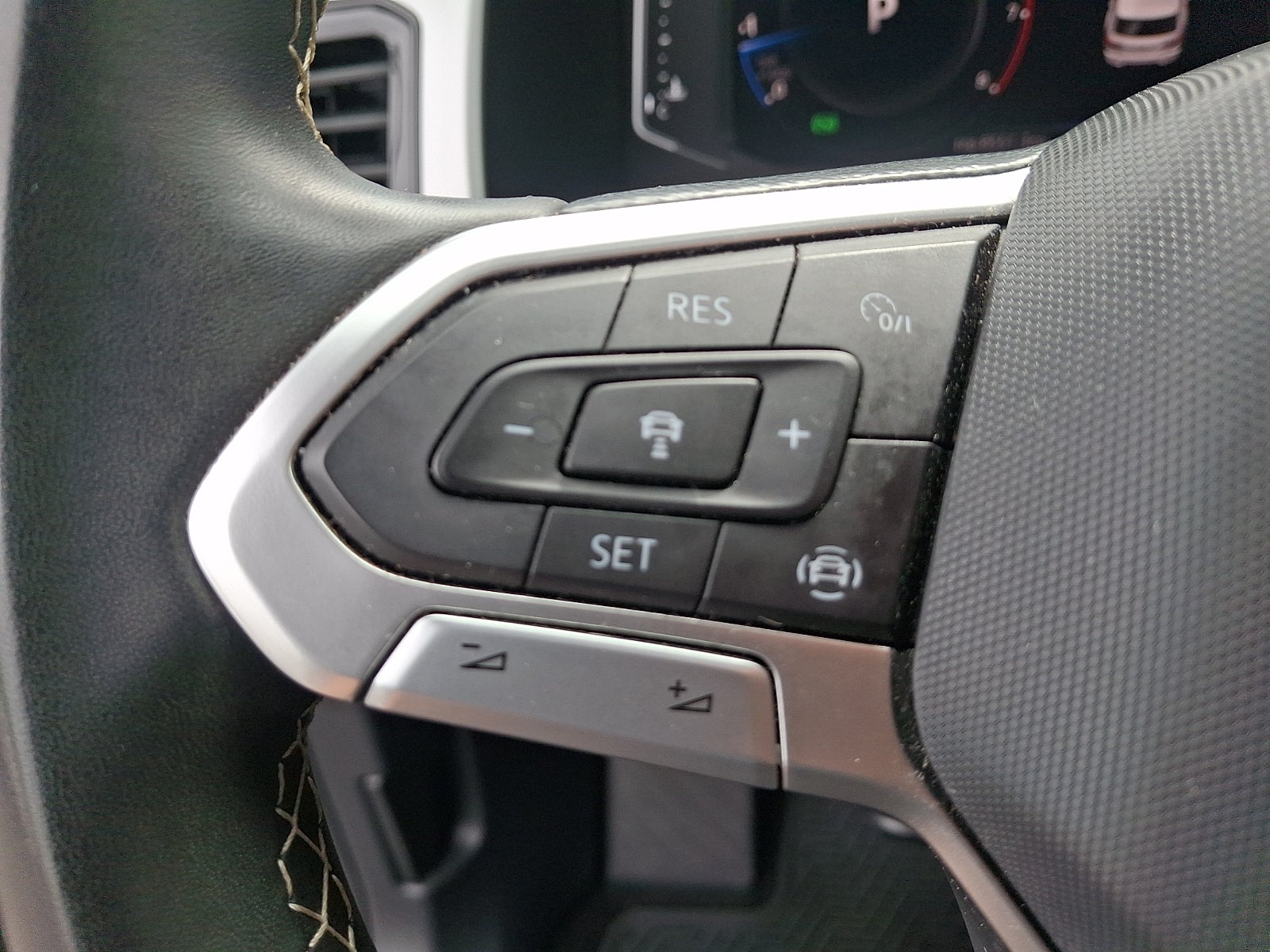 2023 Volkswagen Atlas Cross Sport 2.0T SE w/Technology