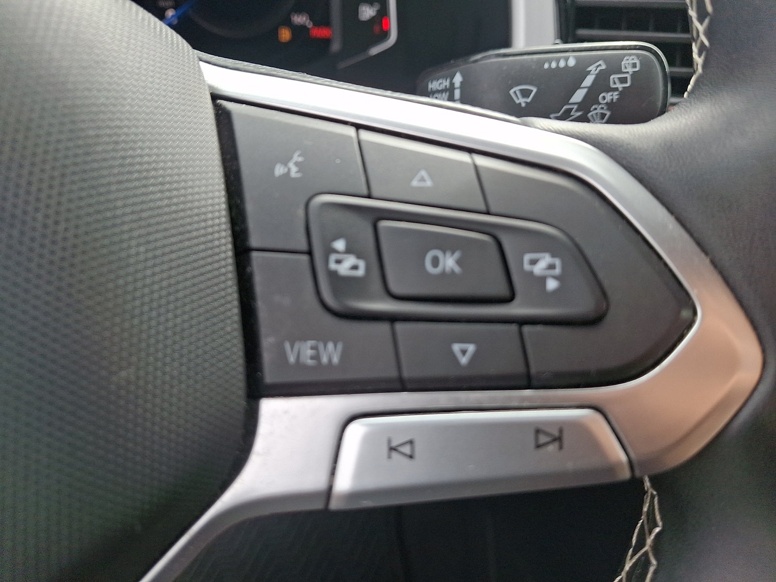 2023 Volkswagen Atlas Cross Sport 2.0T SE w/Technology