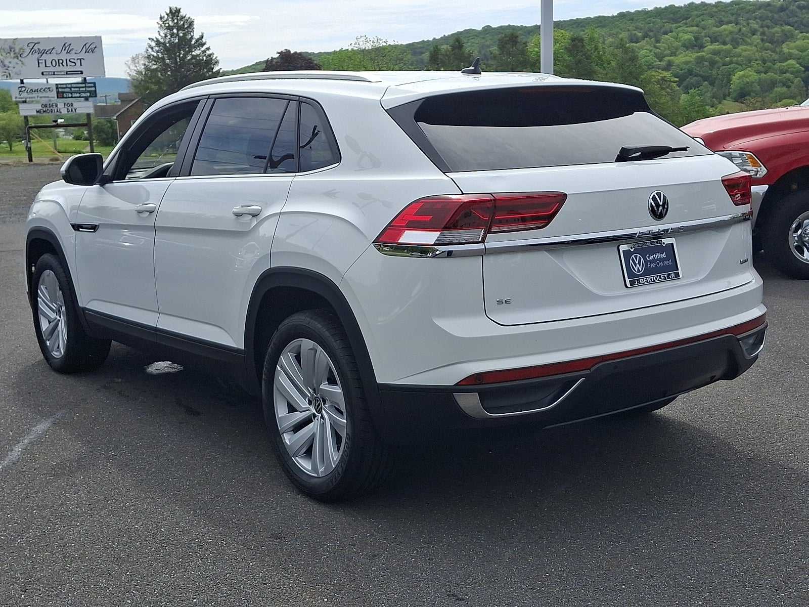 2023 Volkswagen Atlas Cross Sport 2.0T SE w/Technology