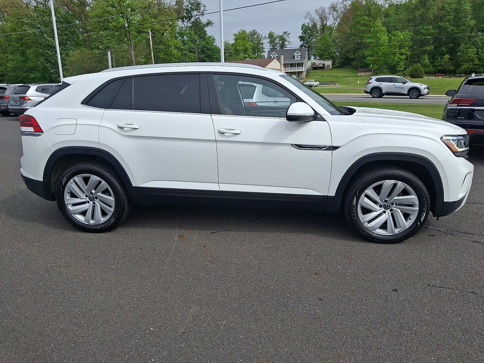 2023 Volkswagen Atlas Cross Sport 2.0T SE w/Technology