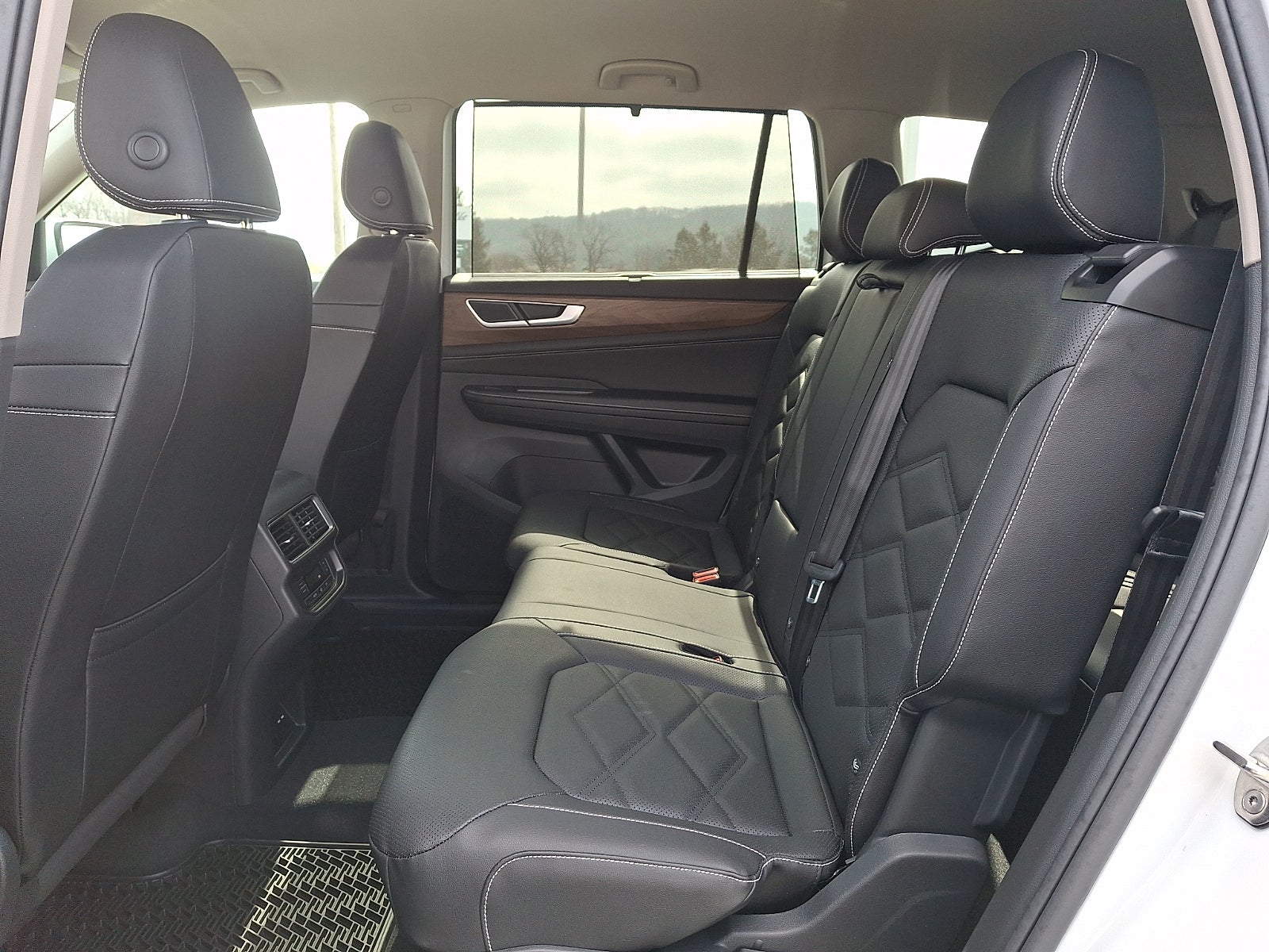 2026 Volkswagen Atlas SE with Technology