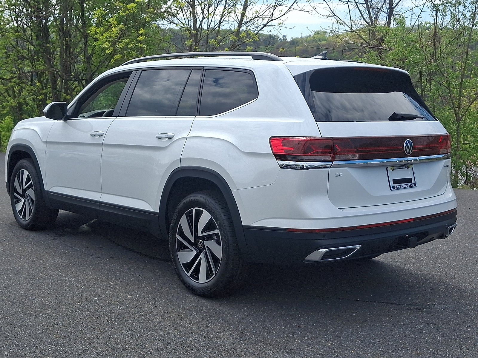 2026 Volkswagen Atlas SE with Technology