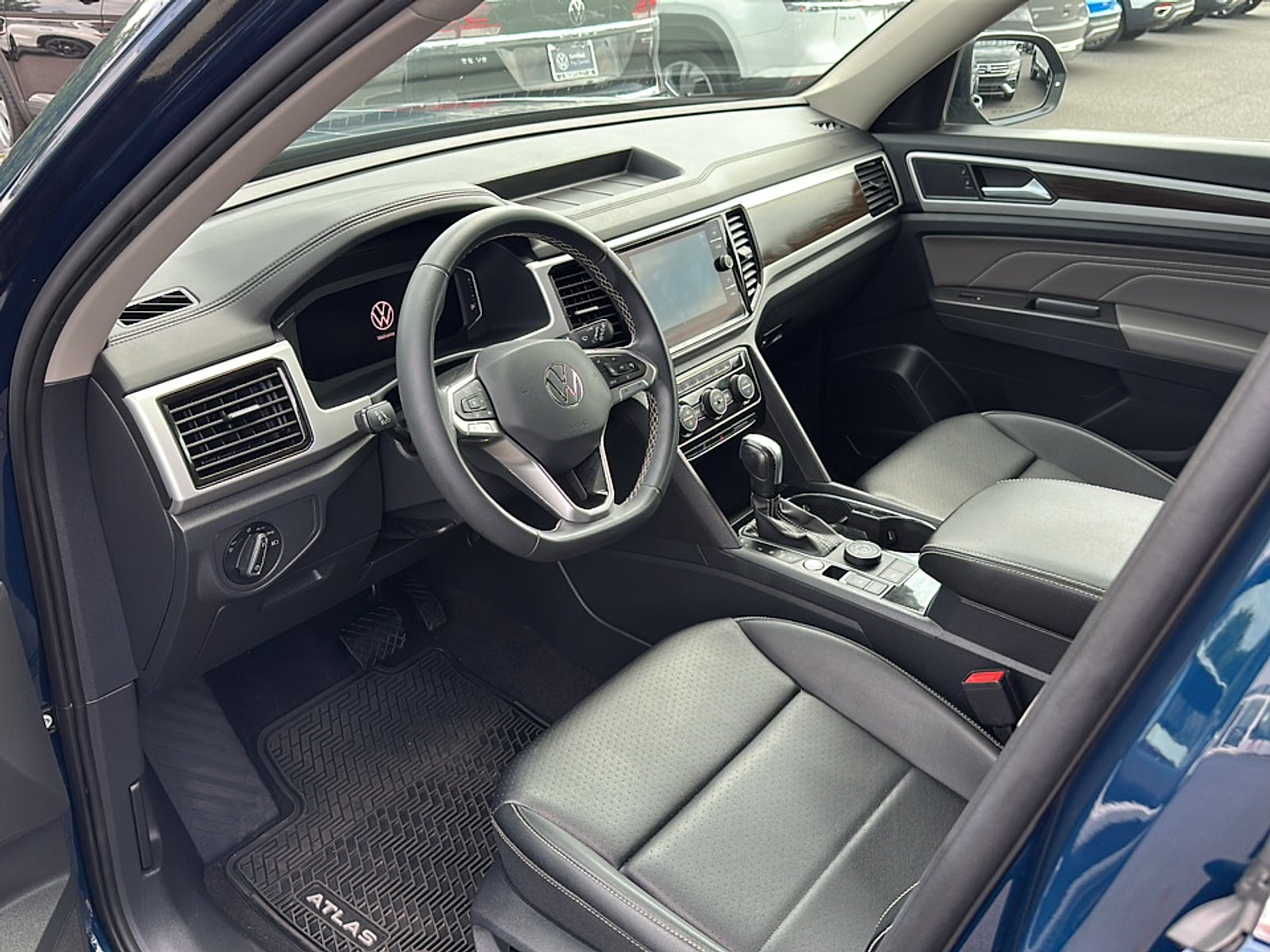 2023 Volkswagen Atlas 3.6L V6 SE w/Technology