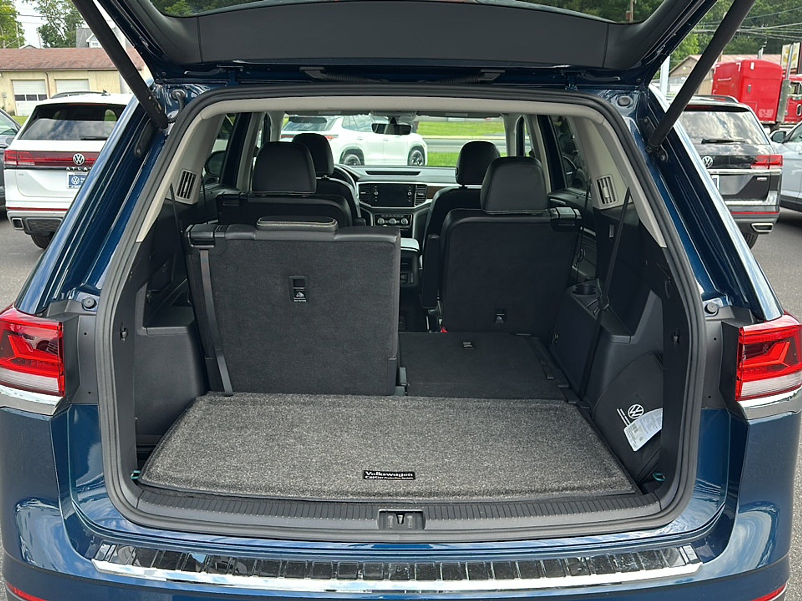 2023 Volkswagen Atlas 3.6L V6 SE w/Technology