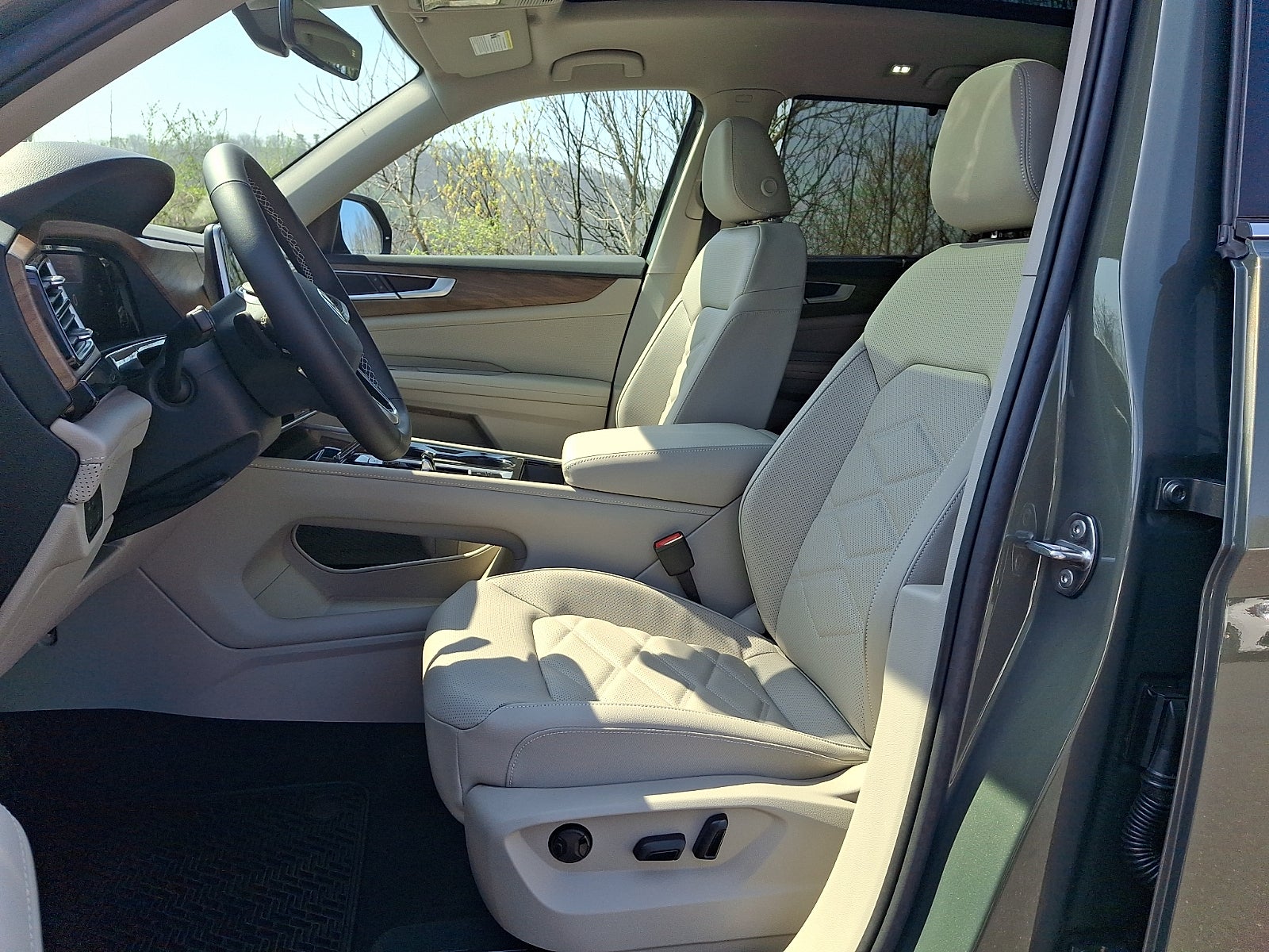 2026 Volkswagen Atlas SE with Technology