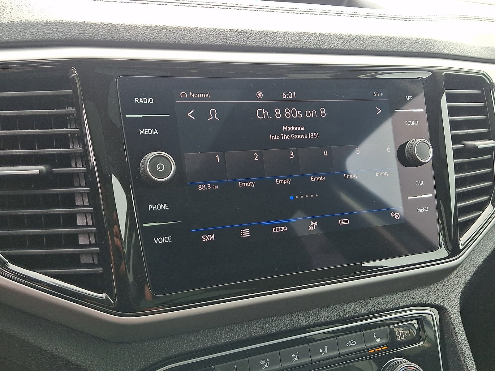 2023 Volkswagen Atlas 3.6L V6 SE w/Technology