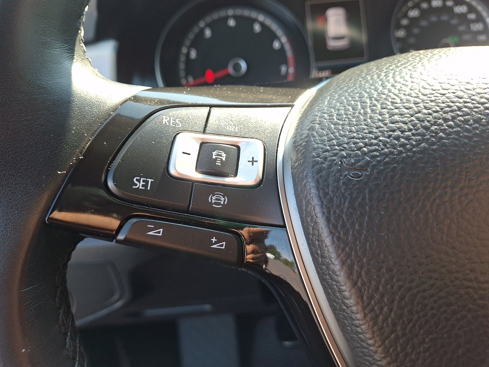2019 Volkswagen Atlas 3.6L V6 SE w/Technology R-Line