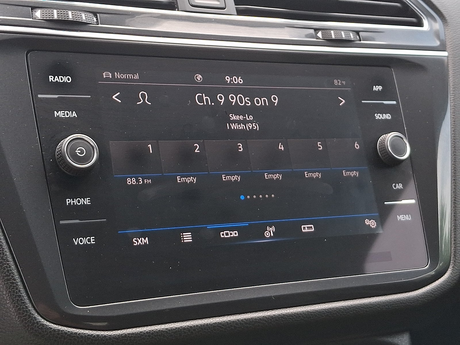 2023 Volkswagen Tiguan 2.0T SE