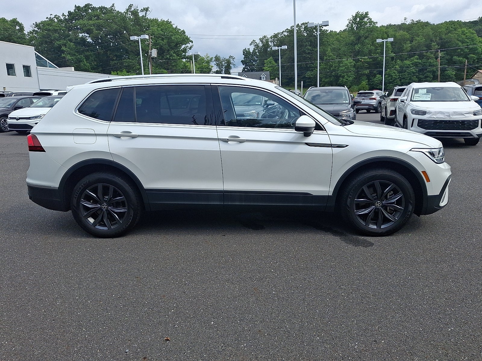 2023 Volkswagen Tiguan 2.0T SE