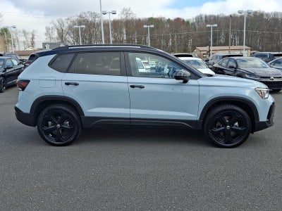 2025 Volkswagen Taos 1.5T SE Black