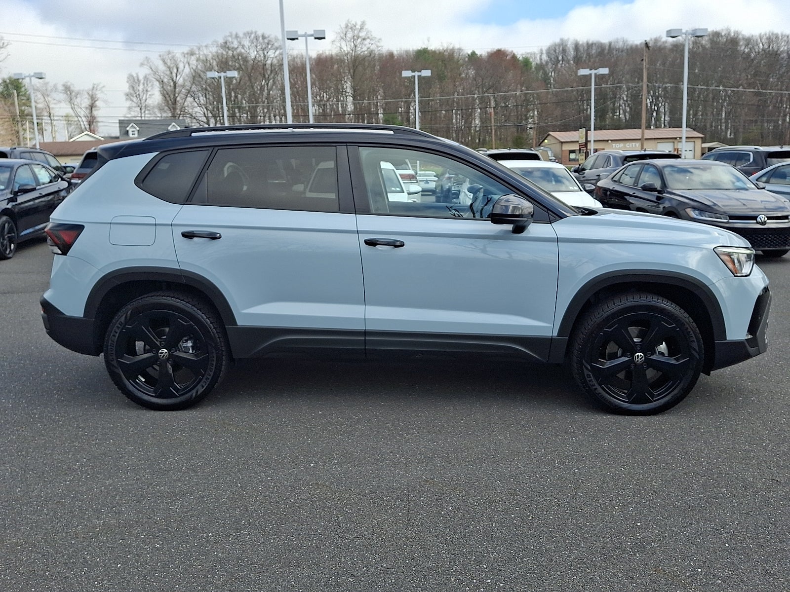 2025 Volkswagen Taos 1.5T SE Black