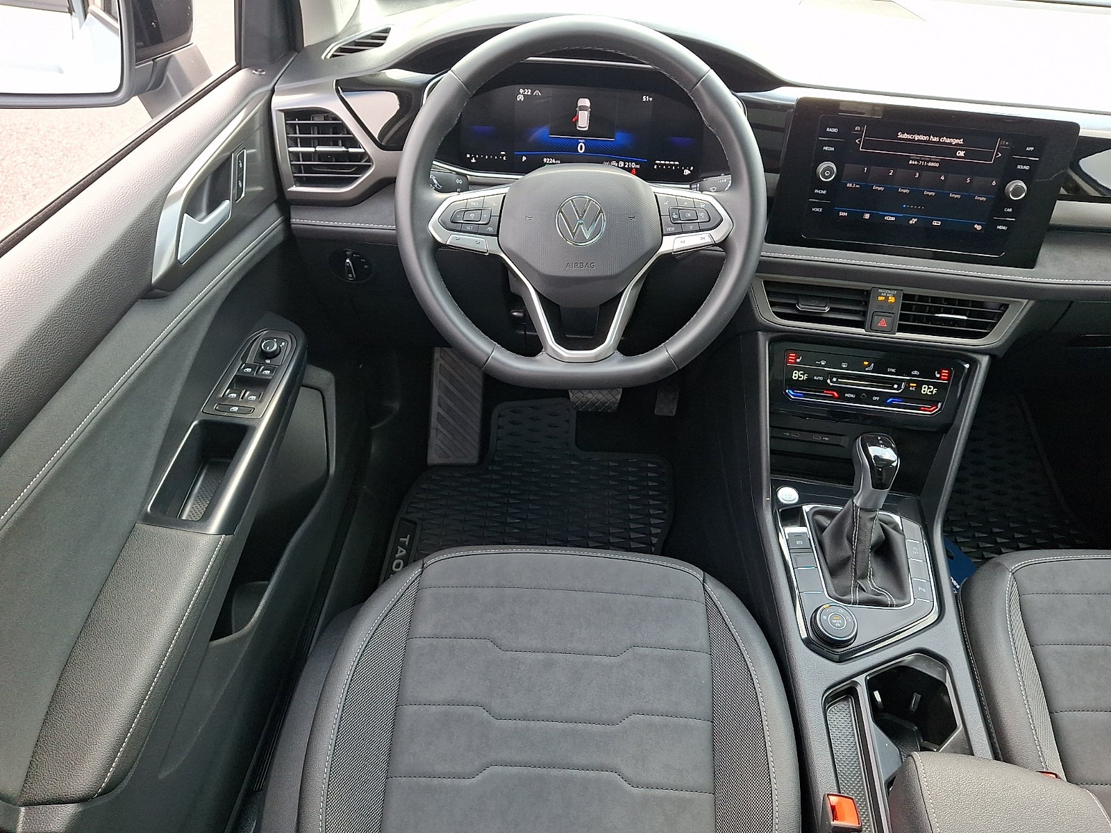 2025 Volkswagen Taos 1.5T SE Black