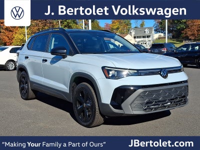 2027 Volkswagen Taos SE Black