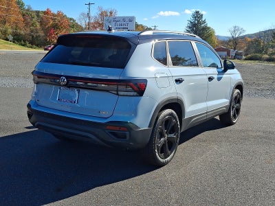 2027 Volkswagen Taos SE Black