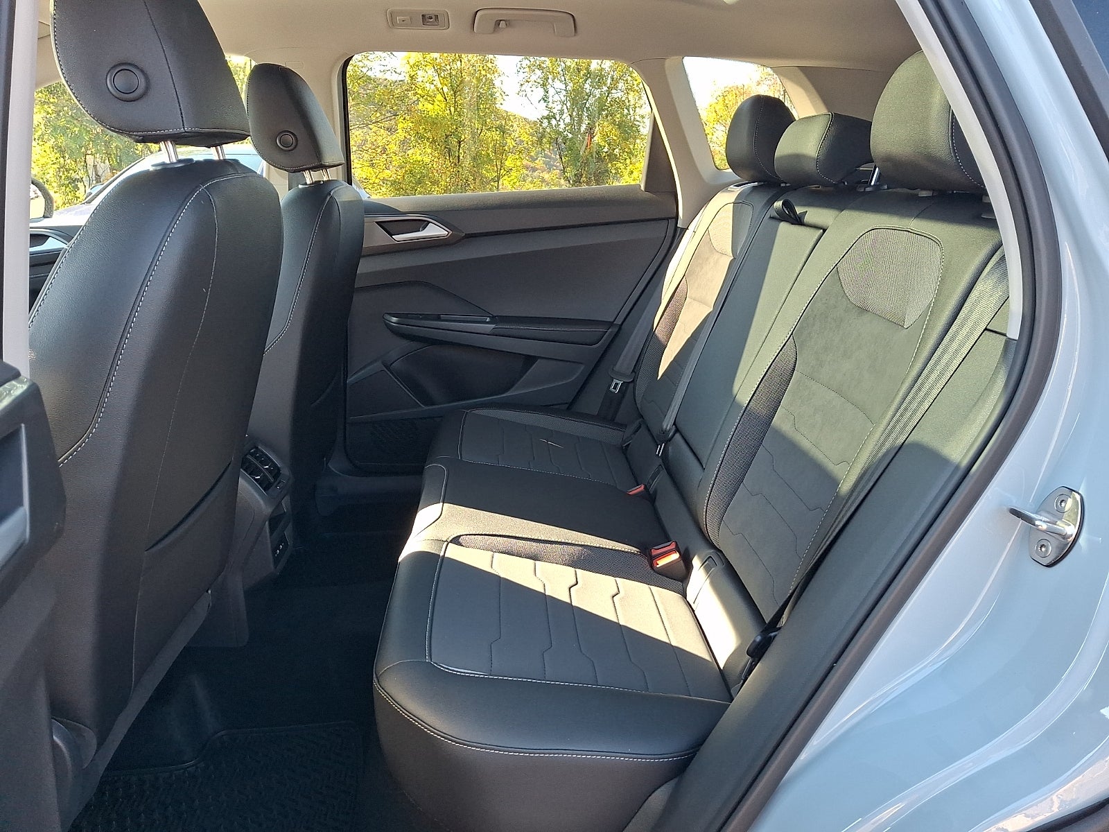 2027 Volkswagen Taos SE Black