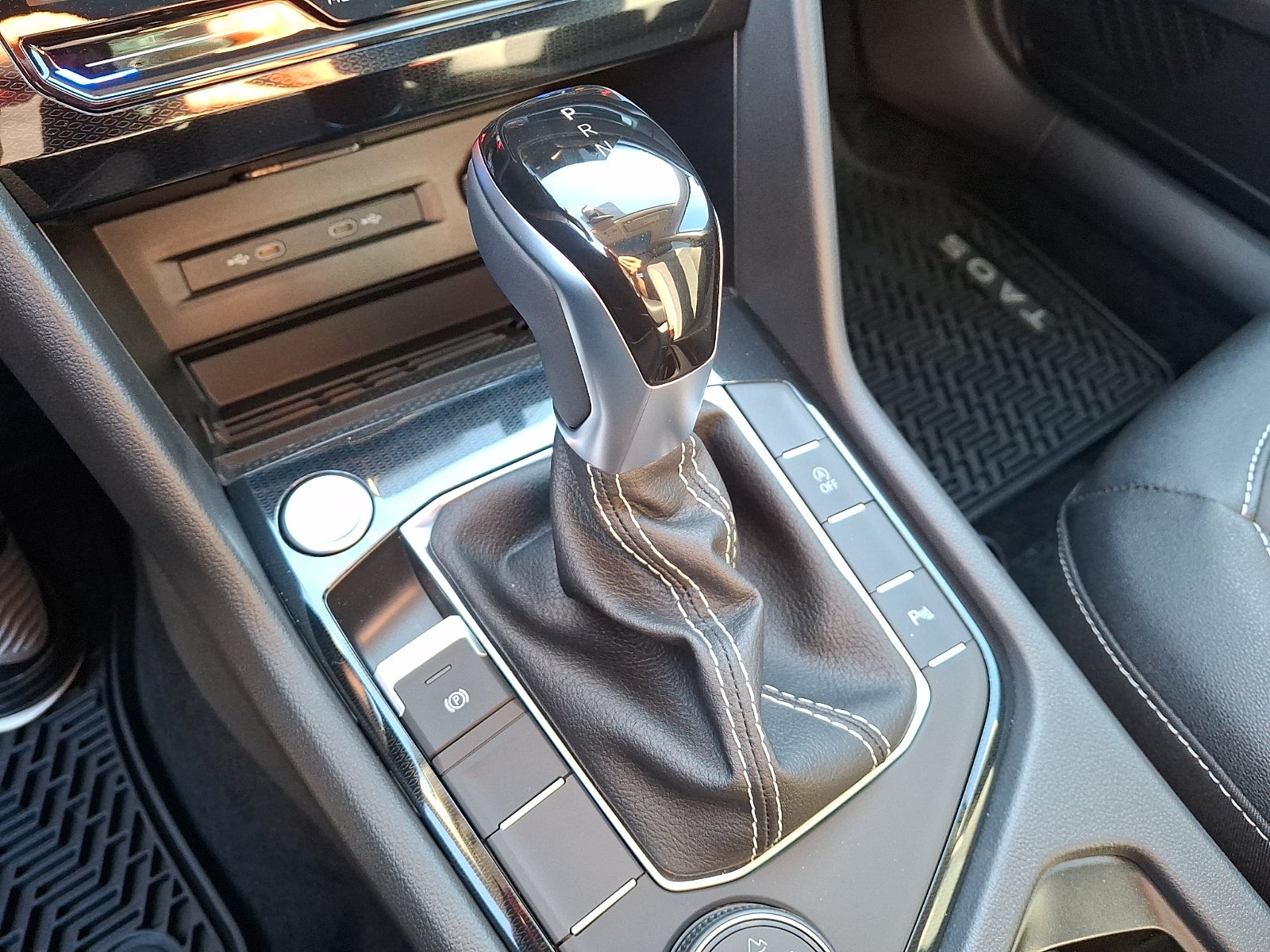 2027 Volkswagen Taos SE Black
