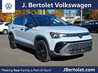 2027 Volkswagen Taos SE Black