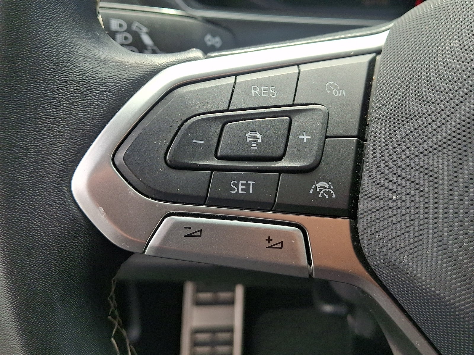 2023 Volkswagen Tiguan 2.0T SEL R-Line