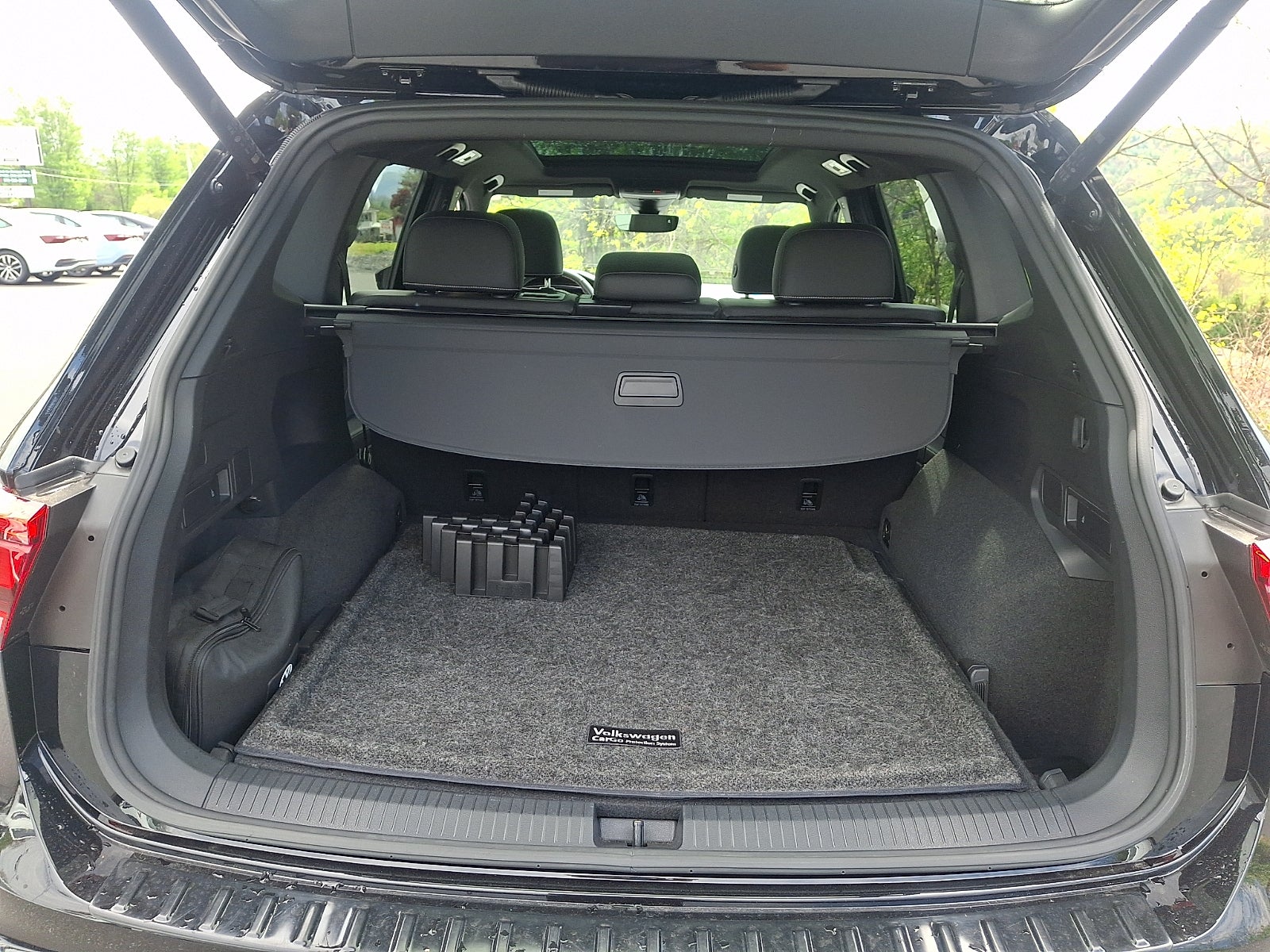 2023 Volkswagen Tiguan 2.0T SEL R-Line