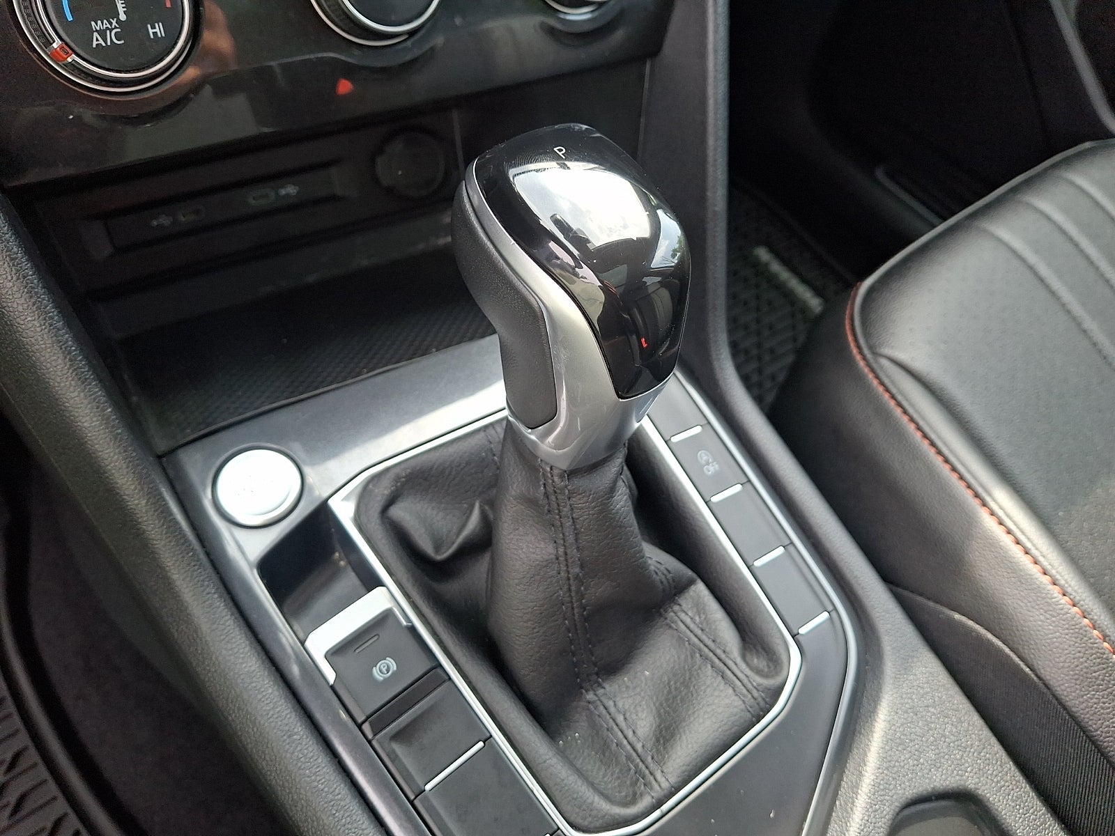 2024 Volkswagen Tiguan 2.0T Wolfsburg Edition