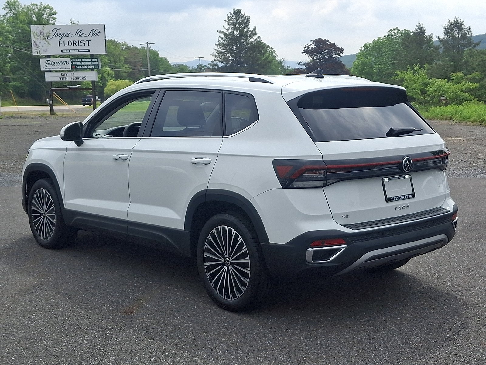 2025 Volkswagen Taos 1.5T SE