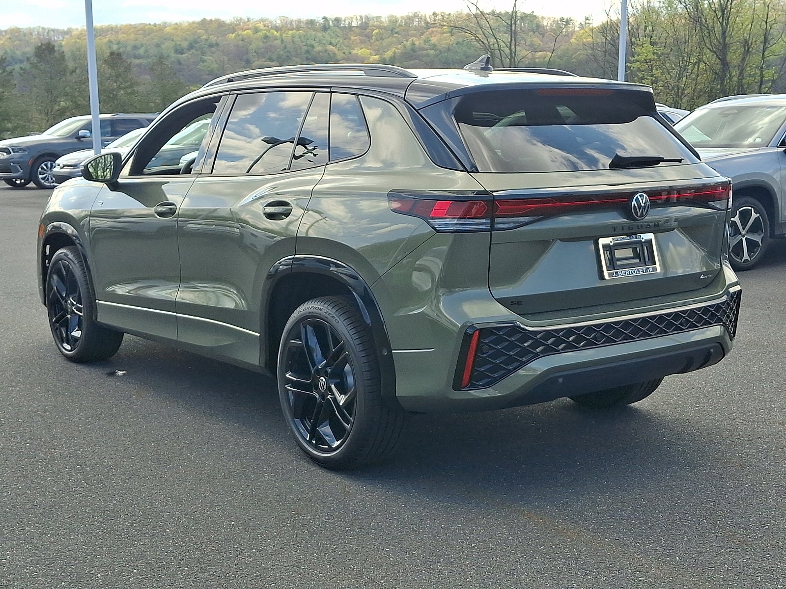 2026 Volkswagen Tiguan SE R-Line Black