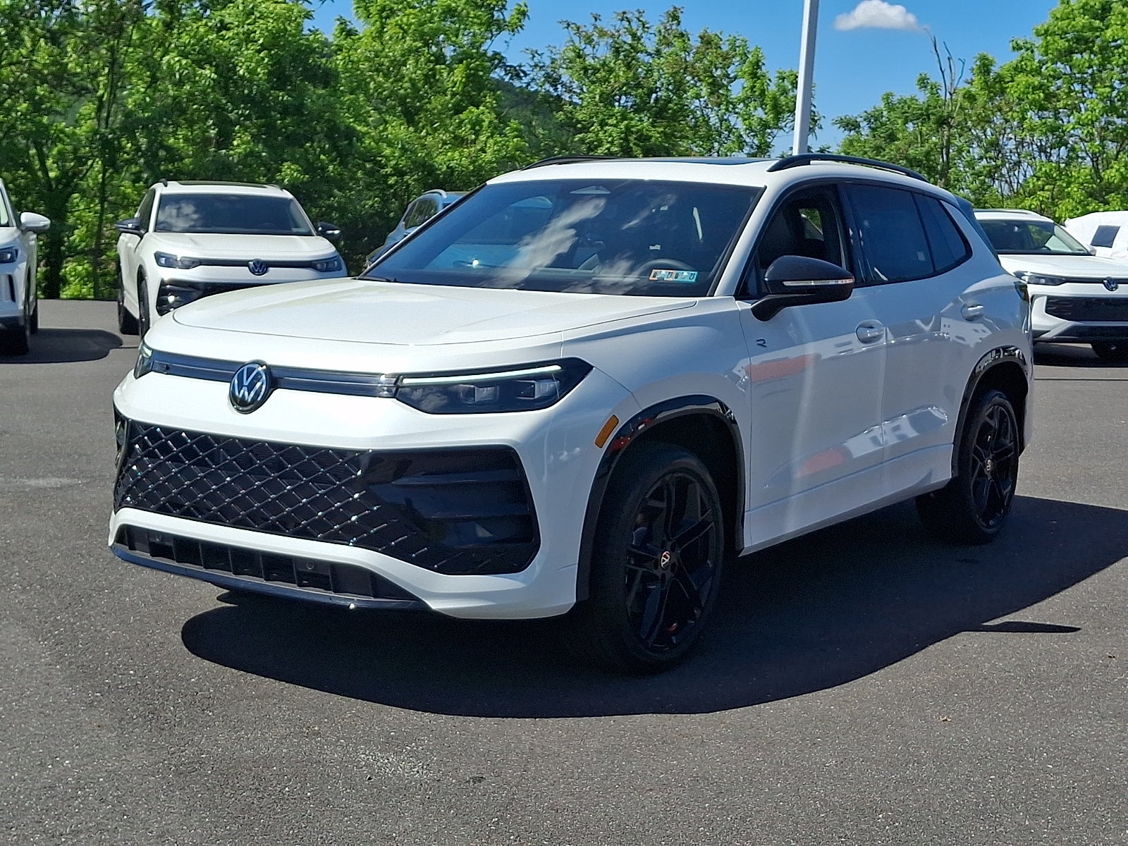 2026 Volkswagen Tiguan SE R-Line Black