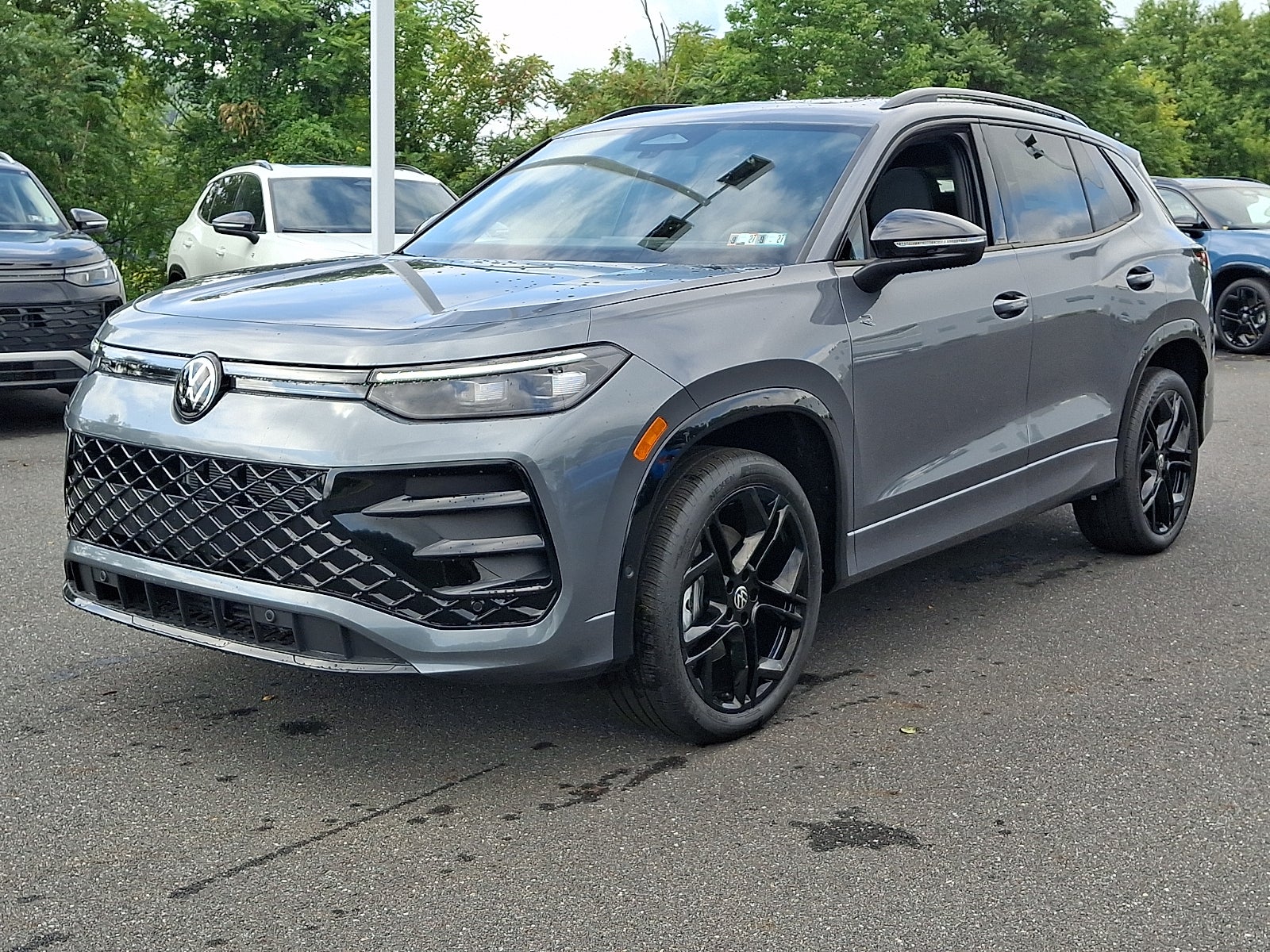 2026 Volkswagen Tiguan SE R-Line Black