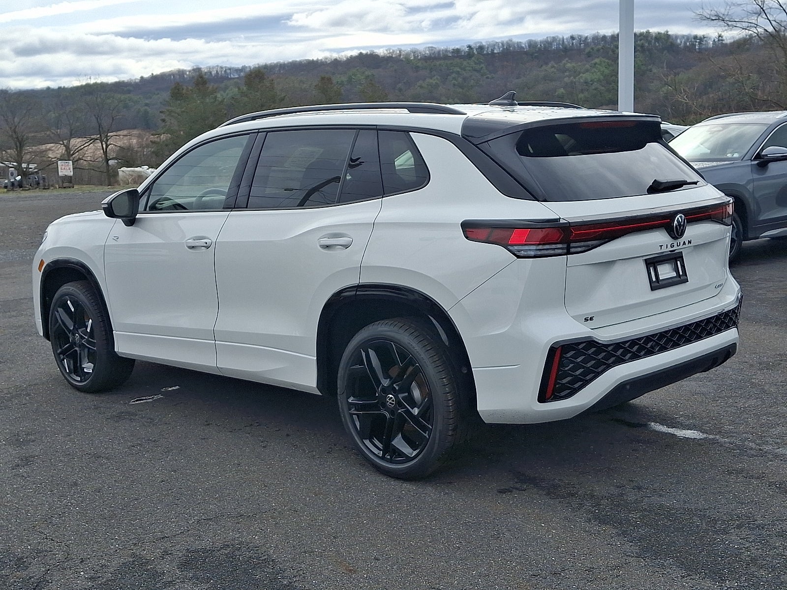 2026 Volkswagen Tiguan SE R-Line Black