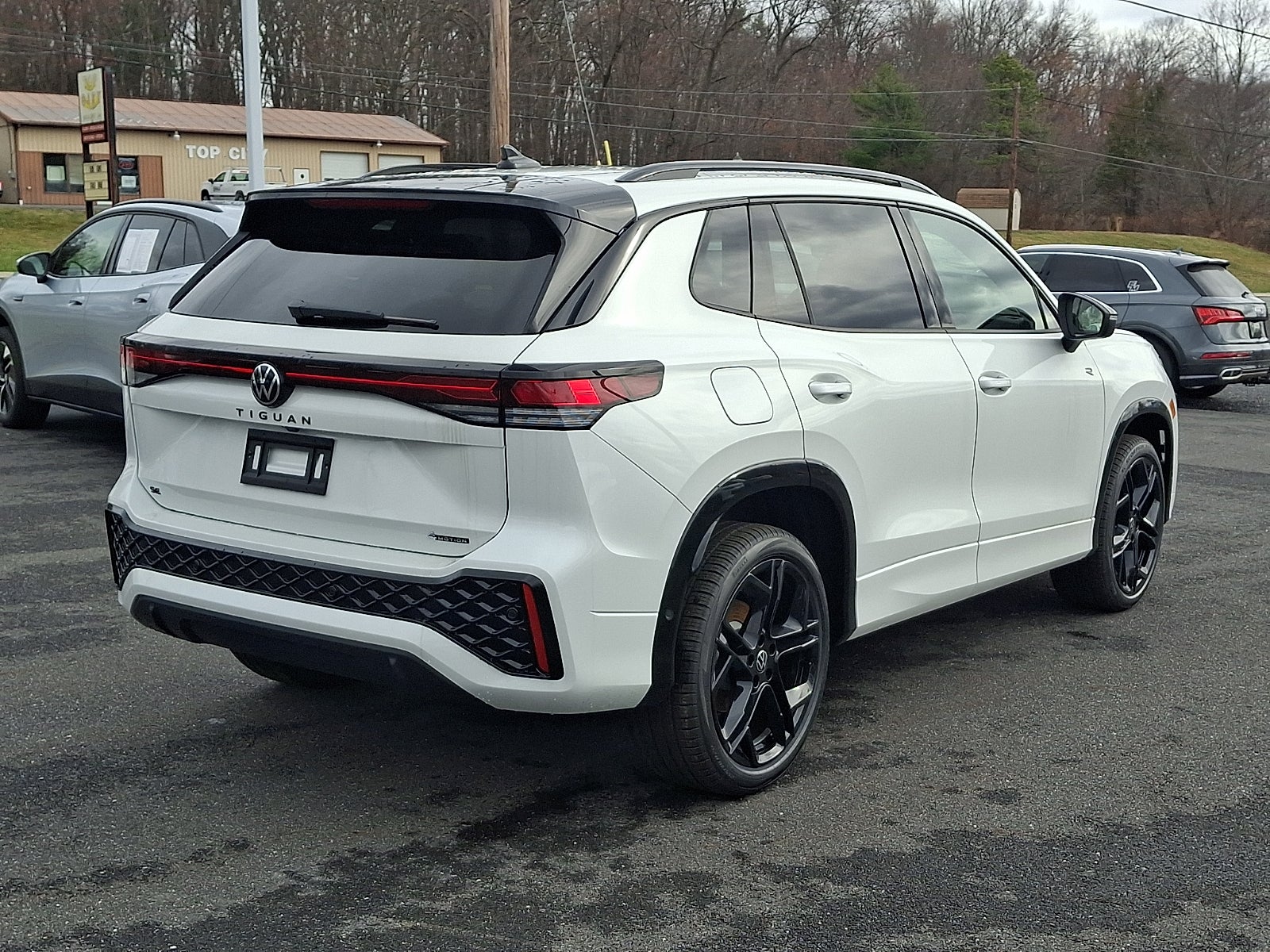 2026 Volkswagen Tiguan SE R-Line Black