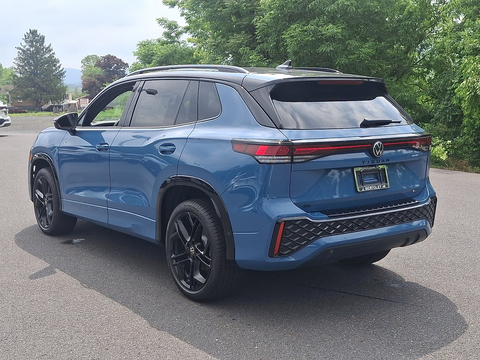 2026 Volkswagen Tiguan SE R-Line Black