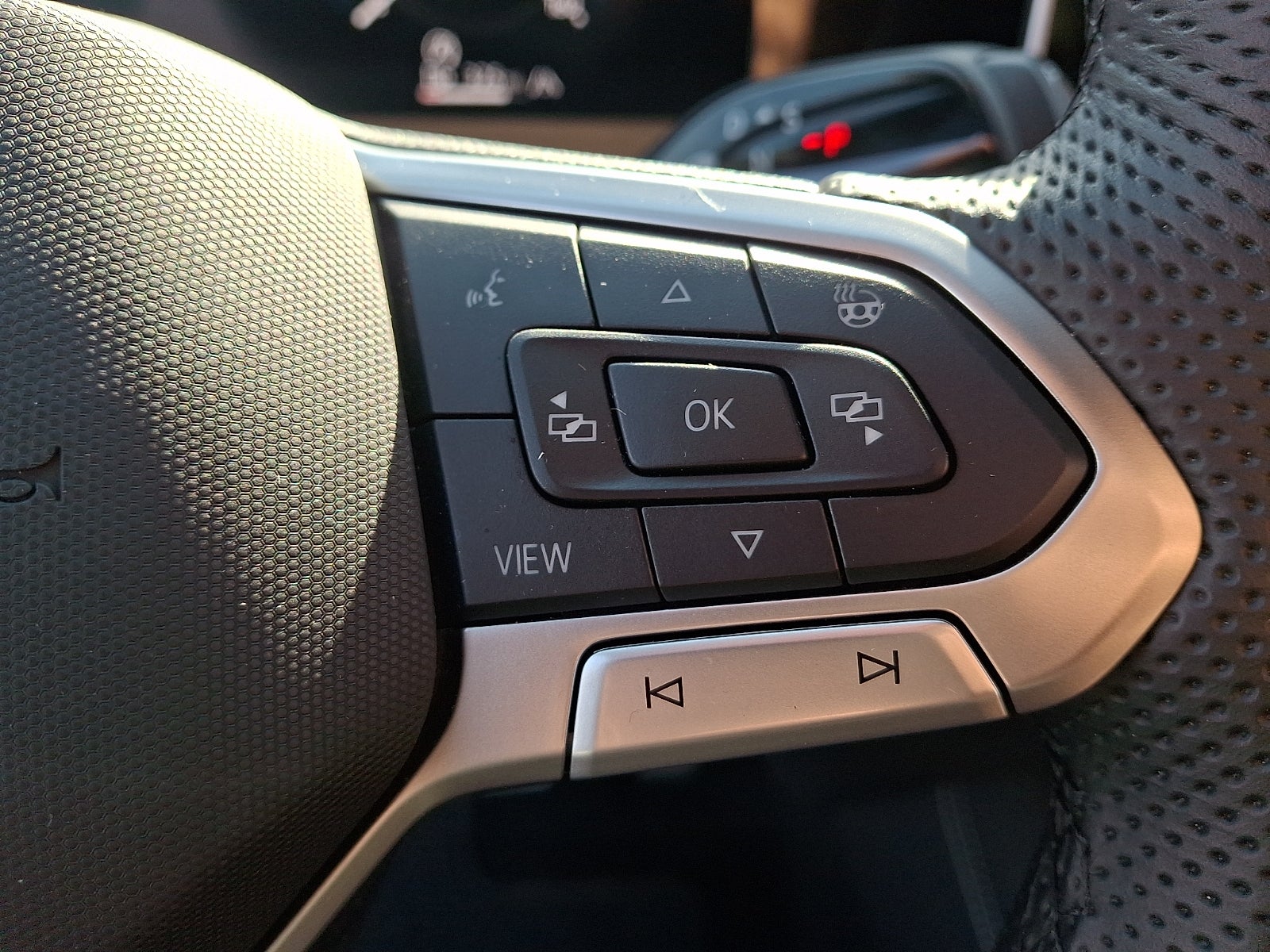 2025 Volkswagen Tiguan 2.0T SEL R-Line