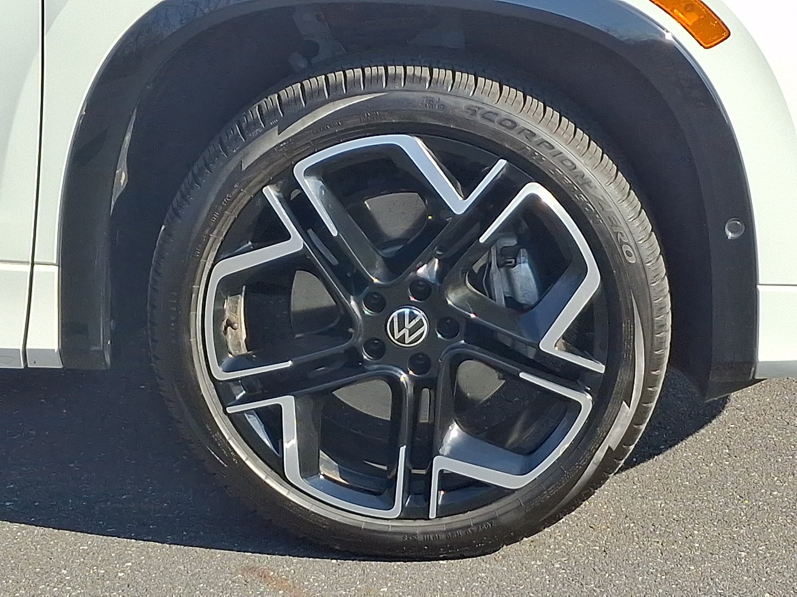 2025 Volkswagen Tiguan 2.0T SEL R-Line