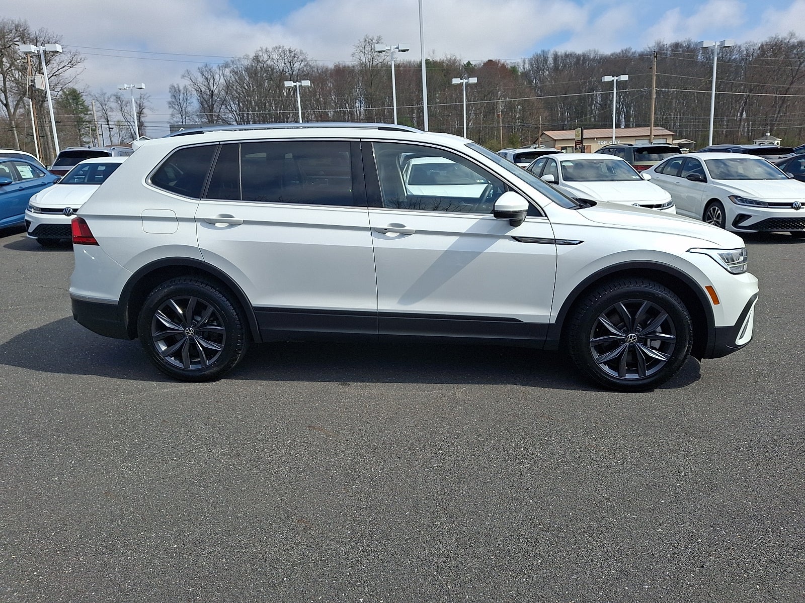 2023 Volkswagen Tiguan 2.0T SE