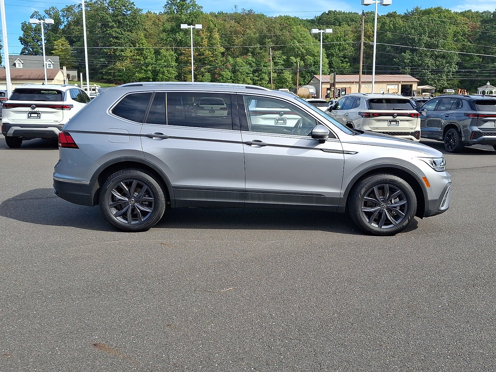 2023 Volkswagen Tiguan 2.0T SE