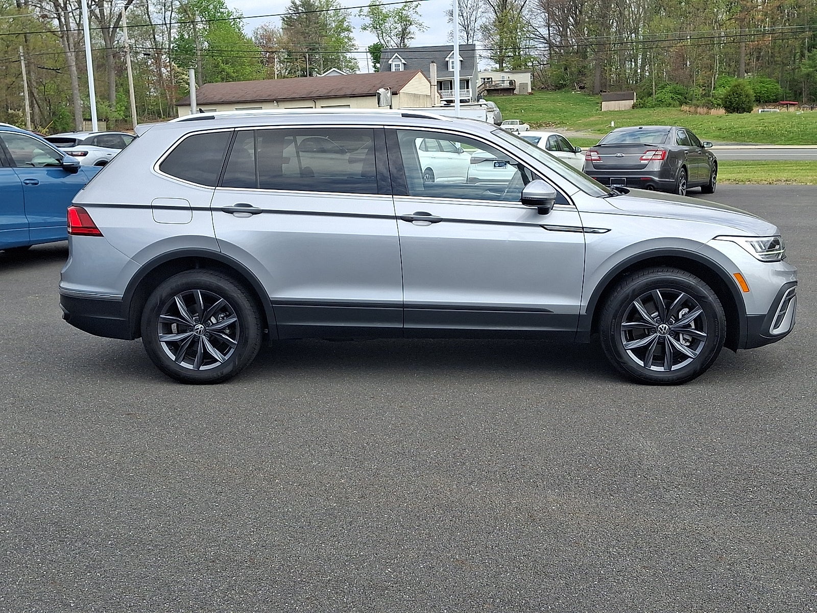 2023 Volkswagen Tiguan 2.0T SE