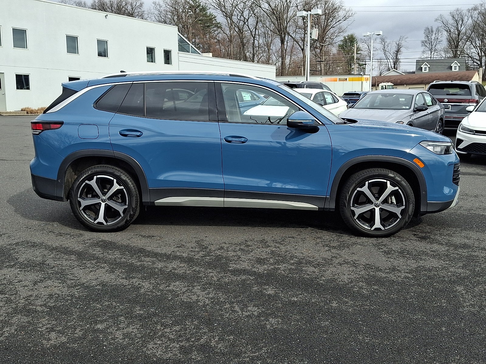 2025 Volkswagen Tiguan 2.0T SE