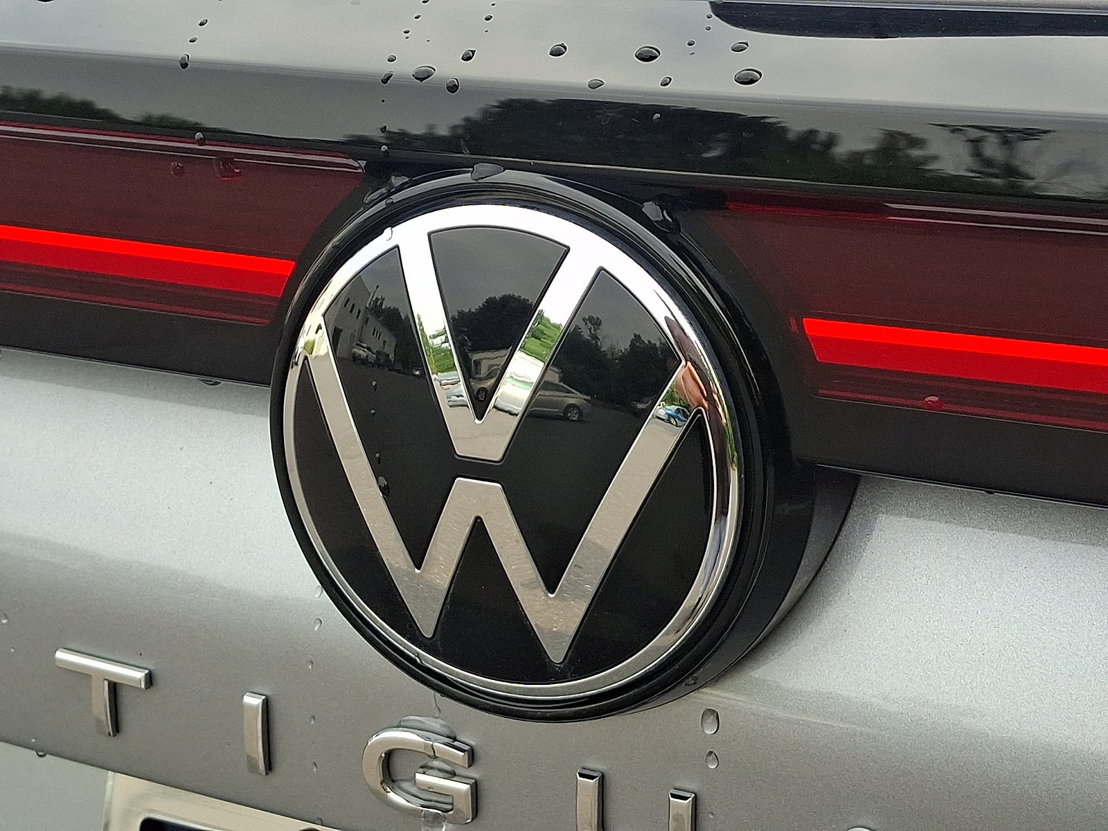 2025 Volkswagen Tiguan 2.0T SE